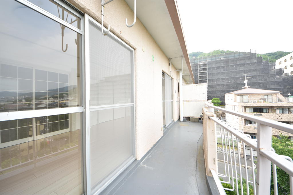 神戸市中央区中島通３丁目の賃貸マンションのバルコニー