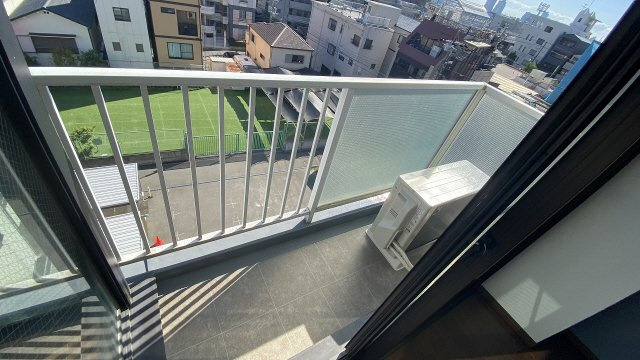 神戸市灘区神ノ木通１丁目の賃貸マンションのバルコニー