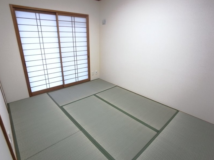ヴィラヌーブ本山の居間・リビング
