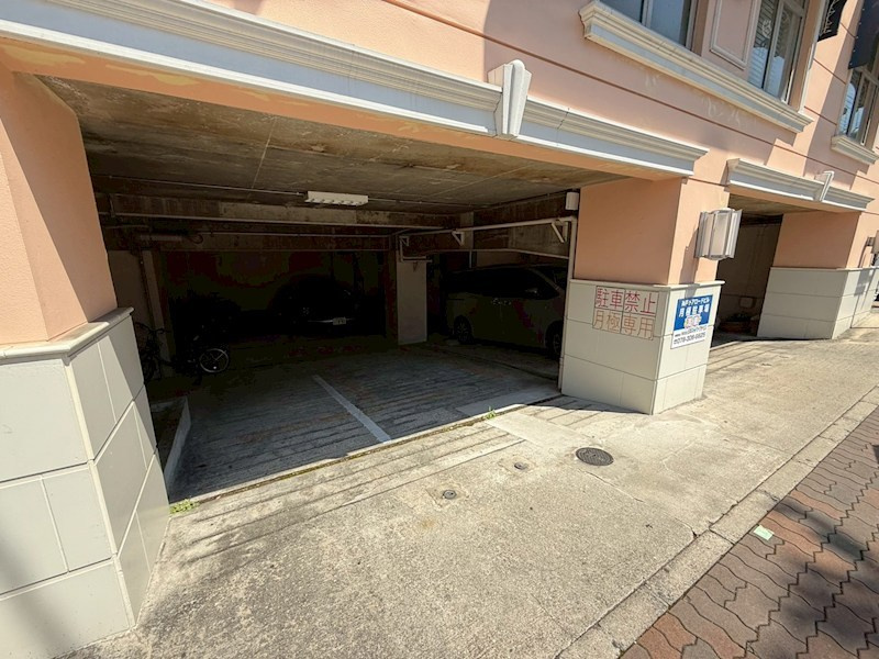 神戸トアロードビルの駐車場