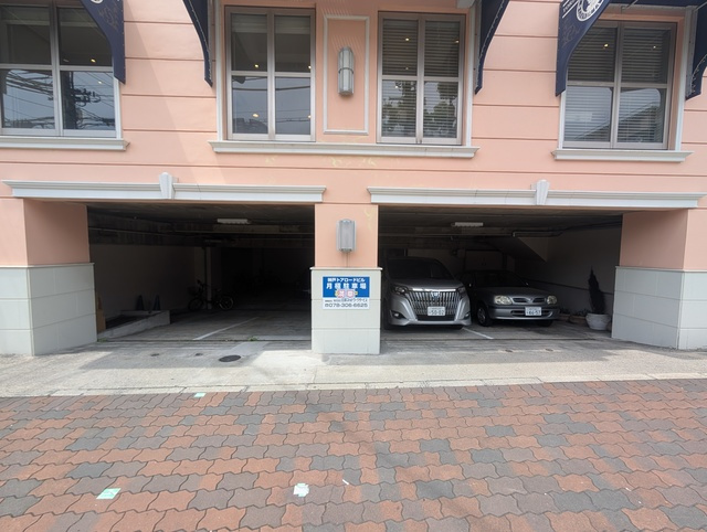 神戸トアロードビルの駐車場