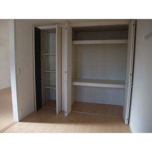 神戸市灘区城内通４丁目のアパートの収納