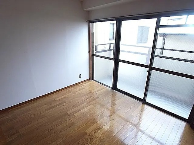 神戸市灘区篠原中町３丁目の賃貸マンションの居間・リビング
