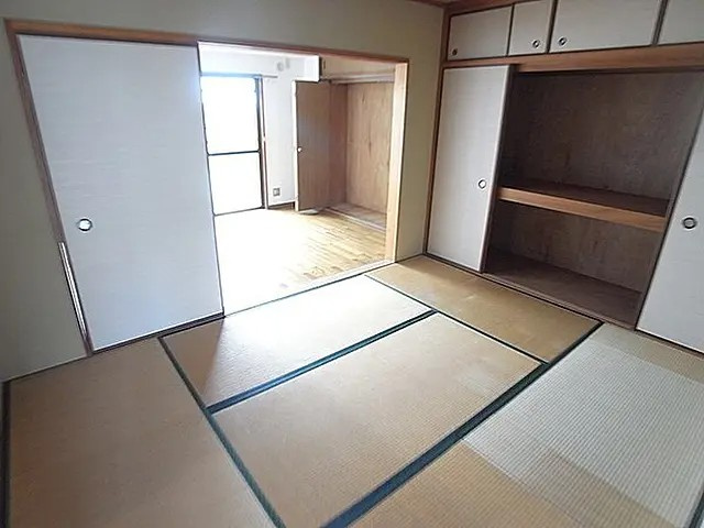 神戸市灘区篠原中町３丁目の賃貸マンションの居間・リビング