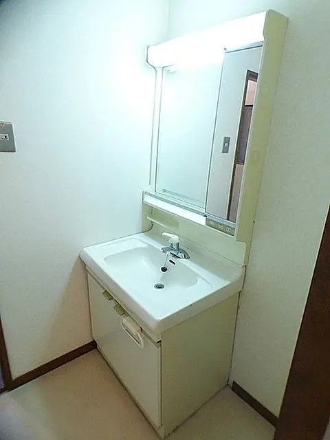神戸市灘区篠原中町３丁目の賃貸マンションの洗面所
