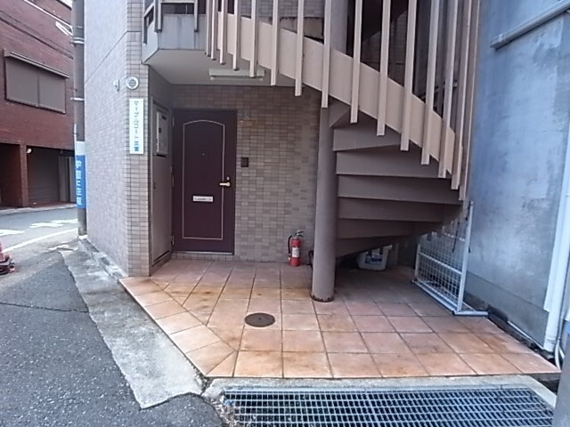神戸市中央区生田町４丁目の賃貸マンションのエントランス