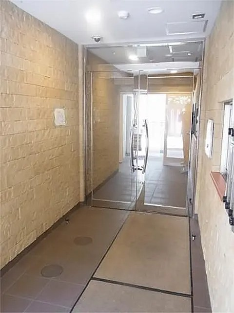 神戸市中央区山本通３丁目の賃貸マンションのエントランス