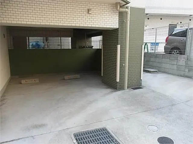 神戸市中央区山本通３丁目の賃貸マンションの駐車場