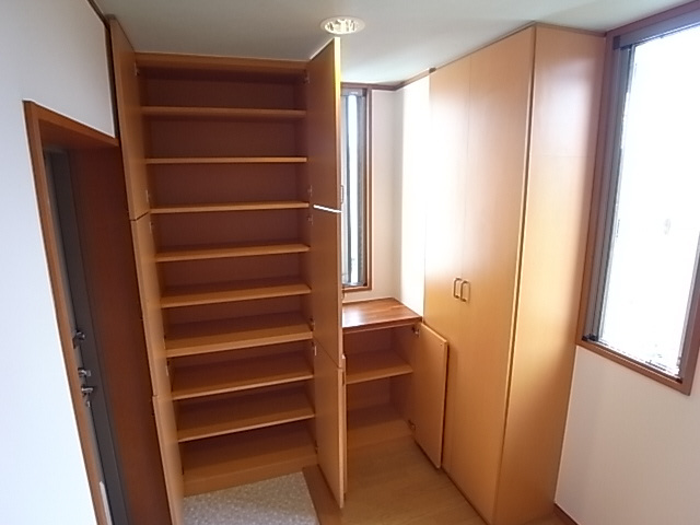 芦屋市業平町の賃貸マンションの収納