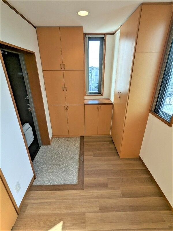 芦屋市業平町の賃貸マンションの玄関
