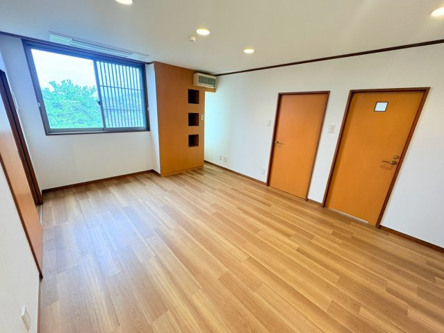 芦屋市業平町の賃貸マンションの居間・リビング