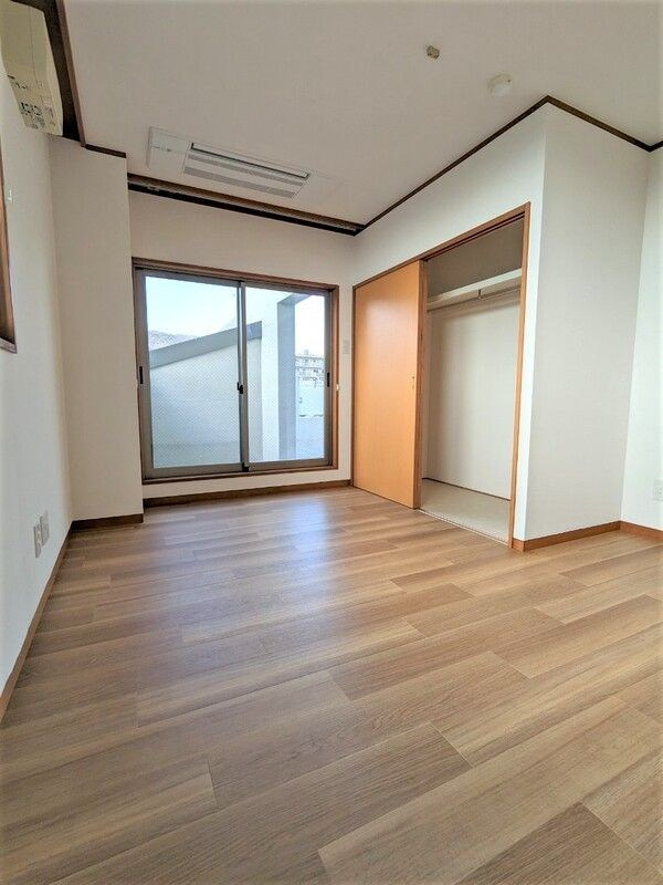 芦屋市業平町の賃貸マンションの居間・リビング