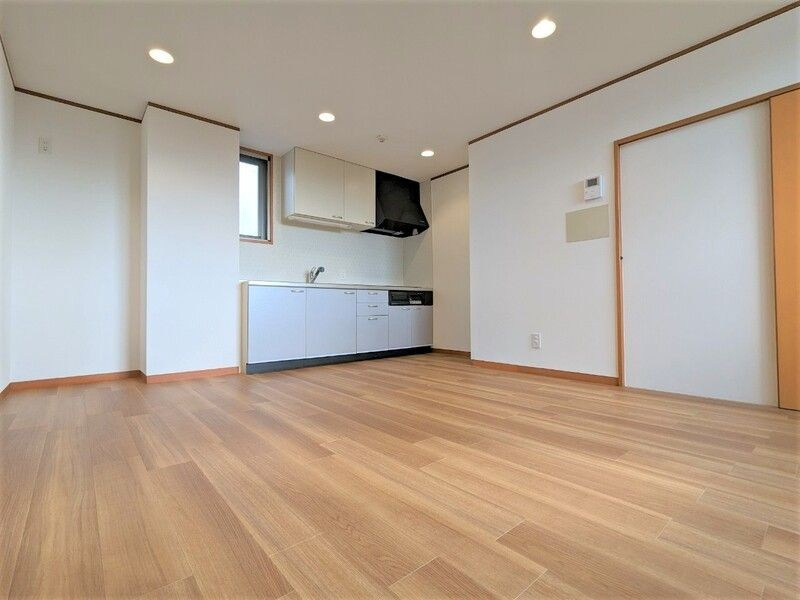芦屋市業平町の賃貸マンションの居間・リビング