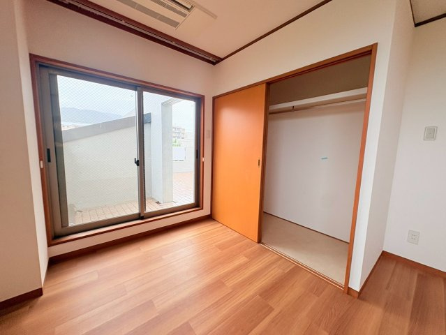 芦屋市業平町の賃貸マンションの居間・リビング