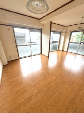 神戸市中央区中山手通７丁目の賃貸マンションの居間・リビング