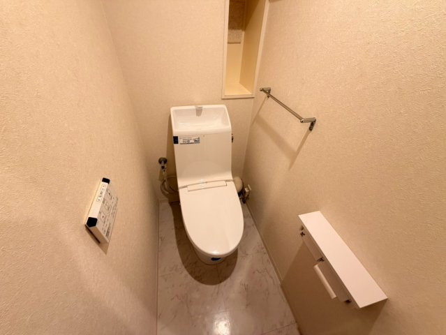 神戸市灘区森後町２丁目の賃貸マンションのトイレ