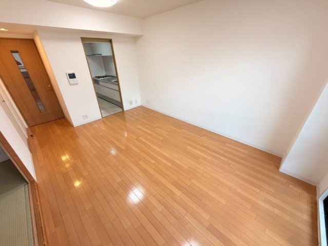神戸市灘区森後町２丁目の賃貸マンションの居間・リビング