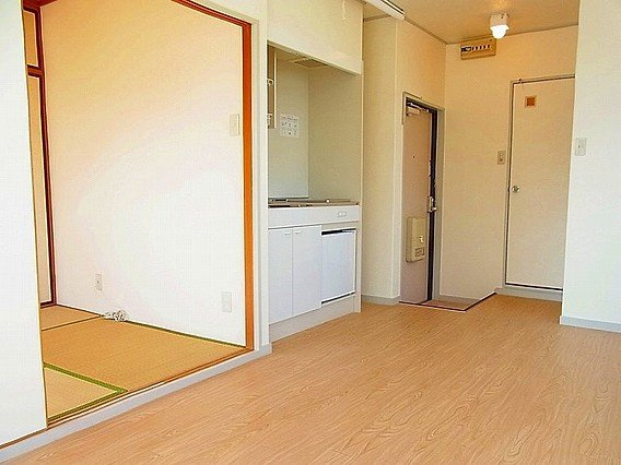 神戸市中央区二宮町３丁目の賃貸マンションの居間・リビング