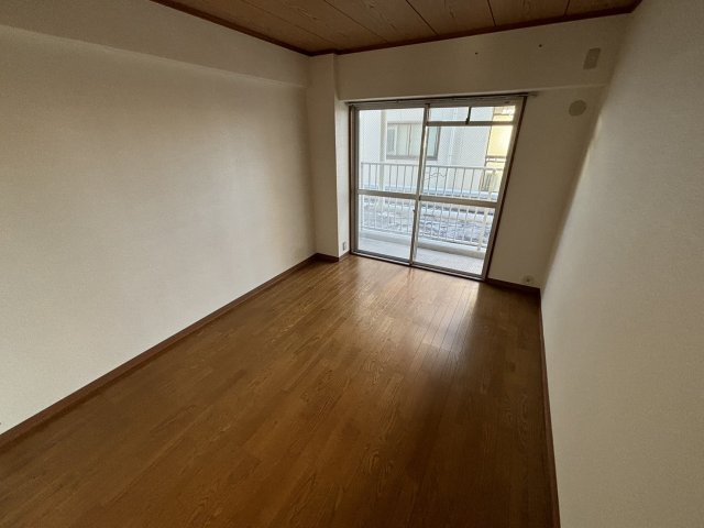 神戸市東灘区北青木３丁目の賃貸マンションの居間・リビング