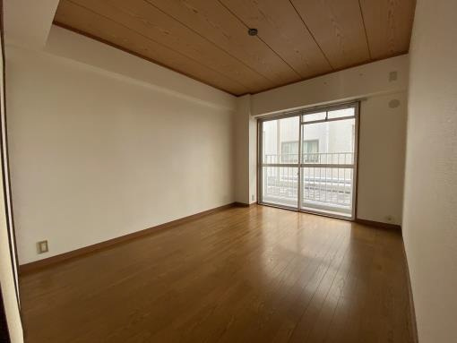 神戸市東灘区北青木３丁目の賃貸マンションの居間・リビング