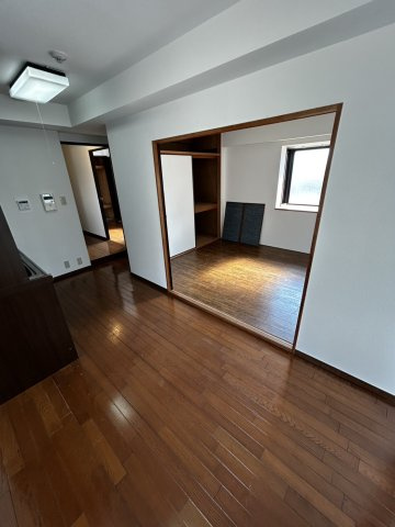 神戸市灘区篠原中町６丁目の賃貸マンションの居間・リビング