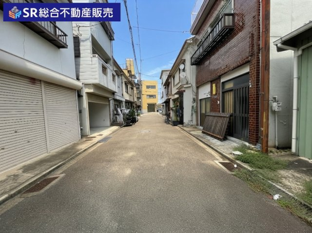 鴻池徳庵町中古戸建の前面道路含む現地写真|弊社は中古戸建のご紹介、その後のリフォームのご提案、
賃貸物件のご紹介、すべてご対応可能です。
お客様にあったプランをご提案致します。
まずはお問合せ下さいませ。