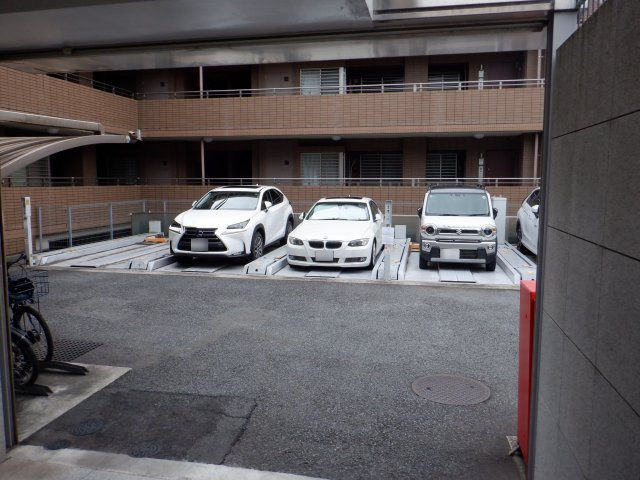 デュオヒルズ御殿山の駐車場