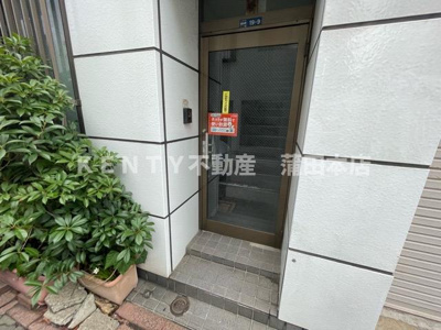 【エントランス】 | 中林ビル | 清潔なエントランスです