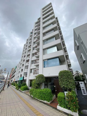 クレール川口の外観|総戸数120戸の堂々たるビッグコミュニティ！落ち着きのある上品な外観デザインと綺麗な佇まいが魅力です。管理体制も整っており安心感が高く、日々の暮らしやすさと快適さを叶える上質な住まいです。