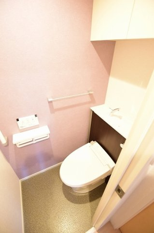 【トイレ】 | ウォーターラッド | 落ち着いた色調のトイレです