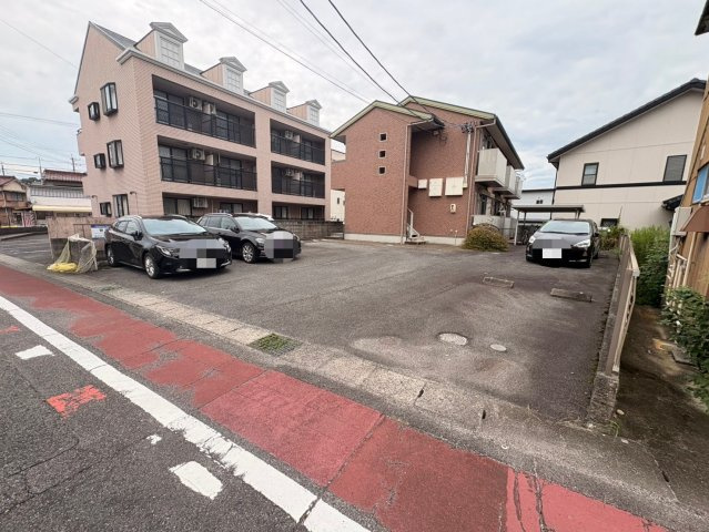サニーコートの駐車場