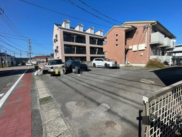 サニーコートの駐車場