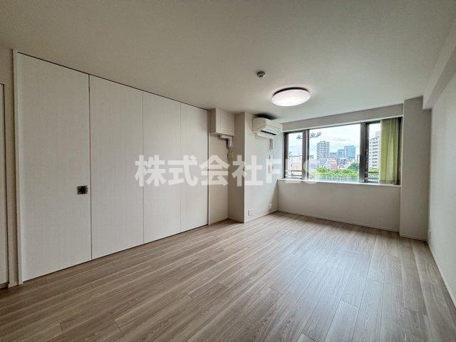 中央区佃２丁目の賃貸マンションの居間・リビング