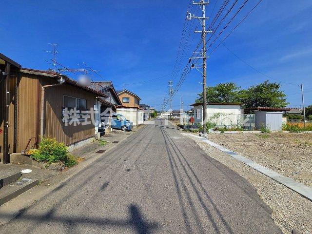 美濃加茂市本郷町9丁目　新築戸建　全10棟の前面道路含む現地写真