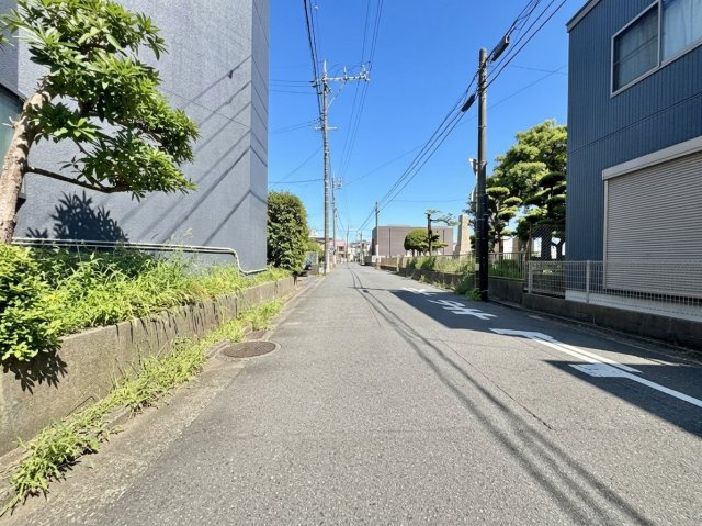 サンライズコーポの周辺|物件前の道路になります。