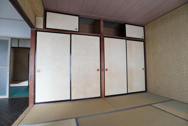 沼津市下河原町の中古マンション|東南和室押し入れ