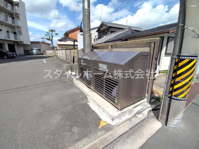ユトリロ八通の駐車場