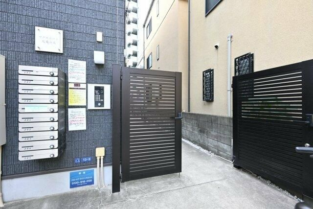 アクロコート大森山王のエントランス