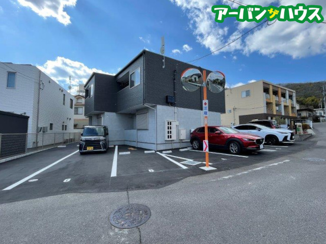プティーシュシュ花尻北の駐車場