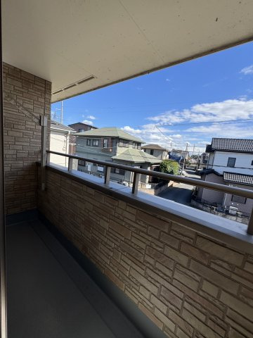 越谷市南荻島中古リフォーム戸建◆土地広々39坪のバルコニー