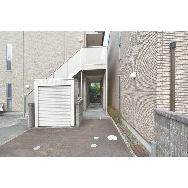 アムール西京極のエントランス