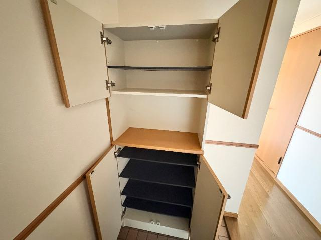 テラローザの収納|シューズクローゼット
