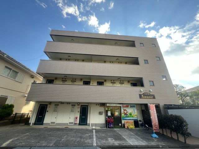 マンションアムールの外観