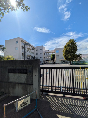 調布市立杉森小学校まで約250ｍ