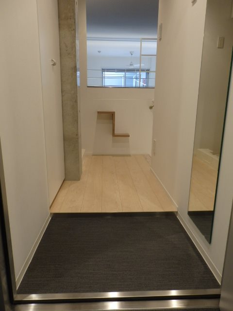 新品家具付きマンション六本木13(KaGood東京)の玄関