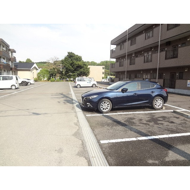 プラザラフォーレ　Ⅲの駐車場