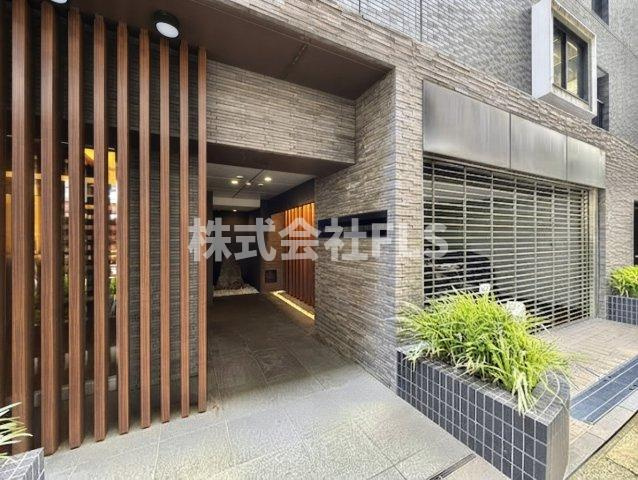 中央区日本橋箱崎町の賃貸マンションのエントランス