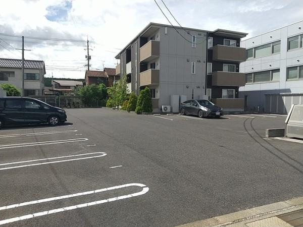 【駐車場】