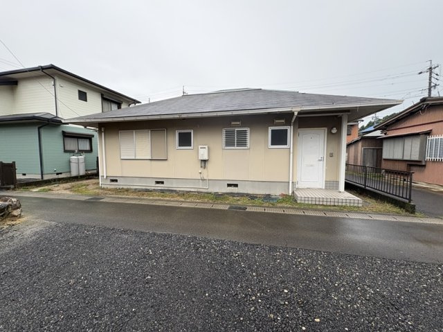 鈴鹿市岸岡町の戸建の玄関