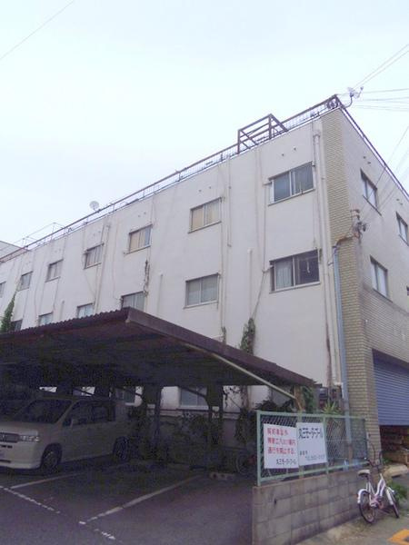 平尾パークハイツの駐車場|★建物の横にはモータープール★